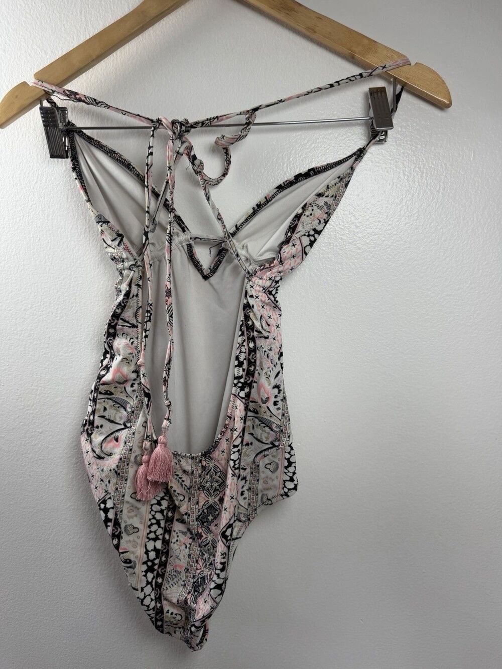 Victoria’s Secret Boho Paisley One Piece Swimsuit Halter Open Back Tassel Size S - Picture 4 of 10